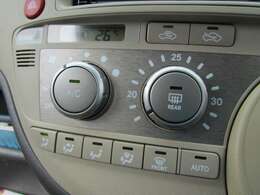 オートエアコン付き！温度設定をしておけば車が快適な車内にしてくれます♪