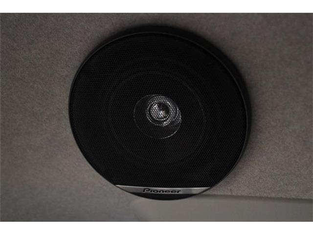後席の音の聞こえが悪いと噂のハイエース！後席用にスピーカーが装備されておりますので解消されております！