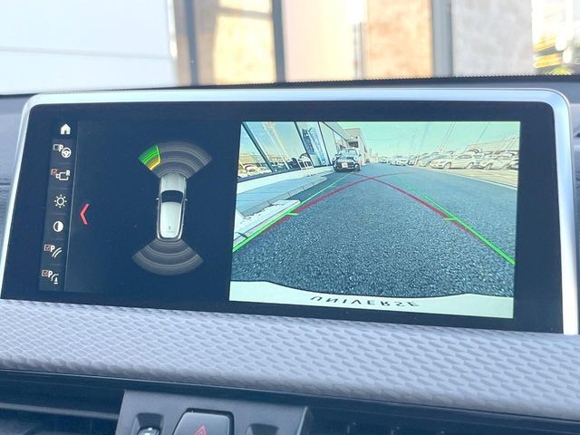 ●ガイドライン付きバックカメラ：不安な駐車もこれで安心！ガイドライン付きなので狭い箇所での駐車もラクラクです！