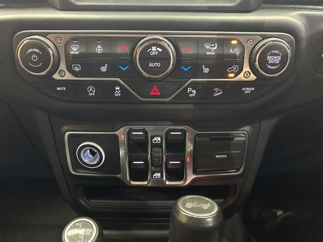 メンテナンスパックはご購入時だけのお得な点検・整備パック。点検コースと車検コースがございます。詳しくは店舗コーディネーターまでお問い合わせ下さい。