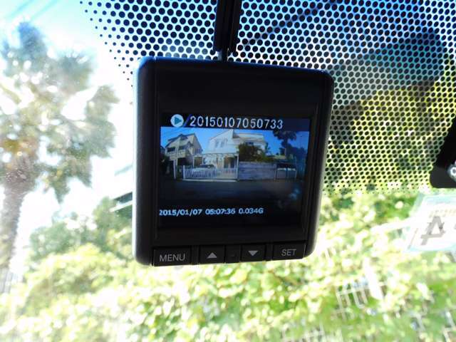万が一のt時の記録や、あおり運転などの危険運転対策まで、ドライブレコーダーは快適で安全なドライブの必需品です。