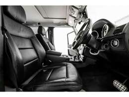 運転席一部に多少のスレ程度はありますが全体的に清潔に保たれております。