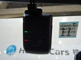 『ドライブレコーダー』動画を残すことで万が一の事態に遭遇した時の必須アイテムです！急ブレーキ・急ハンドルが起こった際、自動で記録が上書きされずに保存され、後でPC等で確認出来ます。