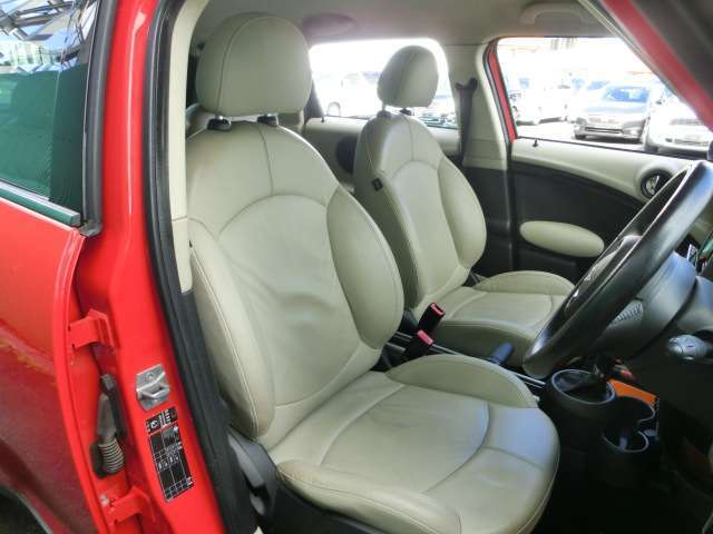 ☆運転席シート☆見た目も、乗り心地も良い本革シート☆