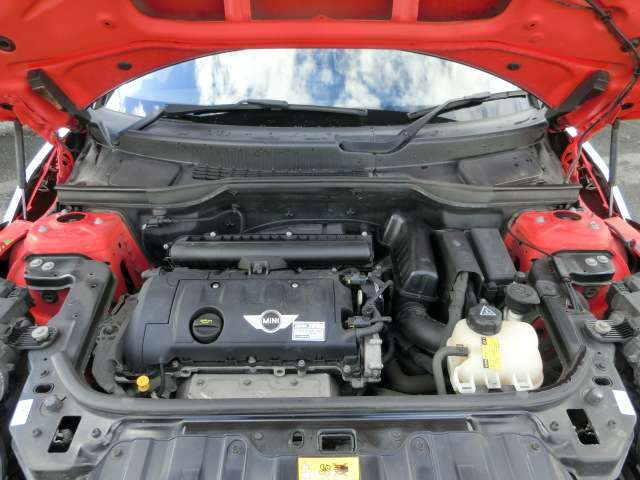 ☆エンジンルームです☆ご不明の点がございましたら、お気軽に048-972-4951までご連絡ください。お客様よりのご連絡、スタッフ一同心よりお待ちしております☆