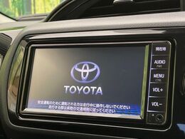 【純正ナビ】人気の純正ナビを装備しております。ナビの使いやすさはもちろん、オーディオ機能も充実！キャンプや旅行はもちろん、通勤や買い物など普段のドライブも楽しくなるはず♪