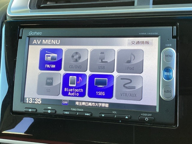 ナビゲーションはギャザズメモリーナビ（VXM-145VSi）を装着しております。AM、FM、CD、DVD再生、Bluetooth、ワンセグTVがご使用いただけます。初めて訪れた場所でも安心ですね！