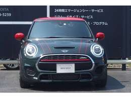 MINI NEXT大分では最大100項目の厳正な納車前点検を行い安心・安全なカーライフをお届け致します。