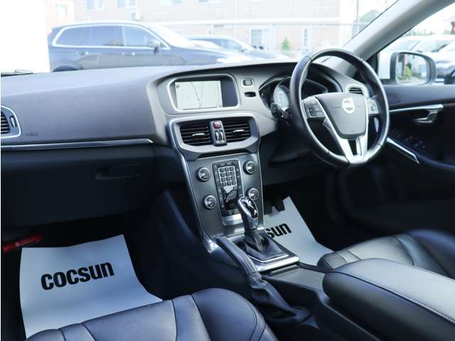 【LAGOM with VOLVO　ボルボのある、ちょうどいい暮らし。】LAGOM（ラーゴム）とは、「自分にとって、多すぎず、少なすぎず、ちょうどいいバランス」という意味があるスウェーデンの言葉です。