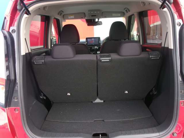 荷物の出し入れもしやすいラゲッジ。