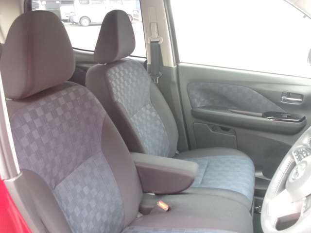 クッション性の高いシートは疲労度が少なく、また足元も広いので目的地まで快適に過ごせます♪