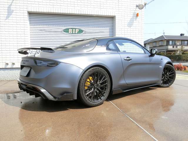 オプションカラーのグリトネールマットは上品な艶消しのグレーとなります￥810000