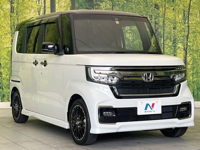 大好評のボディコーティング「弾スプラッシュコート」もご納車までに施工可能。通常のガラスコートと異なる、耐久年数6年の無機質ガラスコーティングが、ボディをキレイな状態に保ってくれます。
