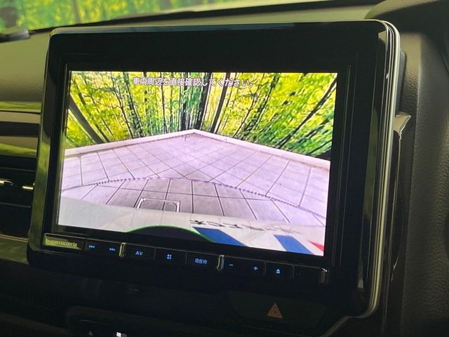 【バックカメラ】駐車時に後方がリアルタイム映像で確認できます。大型商業施設や立体駐車場での駐車時や、夜間のバック時に大活躍！運転スキルに関わらず、今や必須となった装備のひとつです！