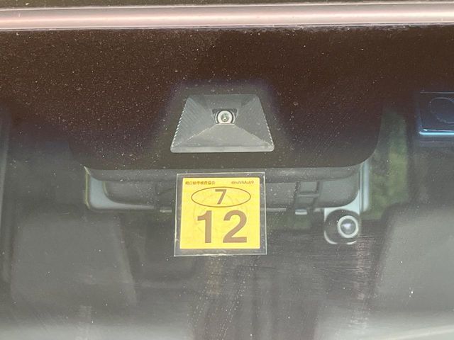 【ホンダセンシング】走行中に前方の車両等を認識し、衝突しそうな時は警報とブレーキで衝突回避と被害軽減をアシスト。より安全にドライブをお楽しみいただけます。