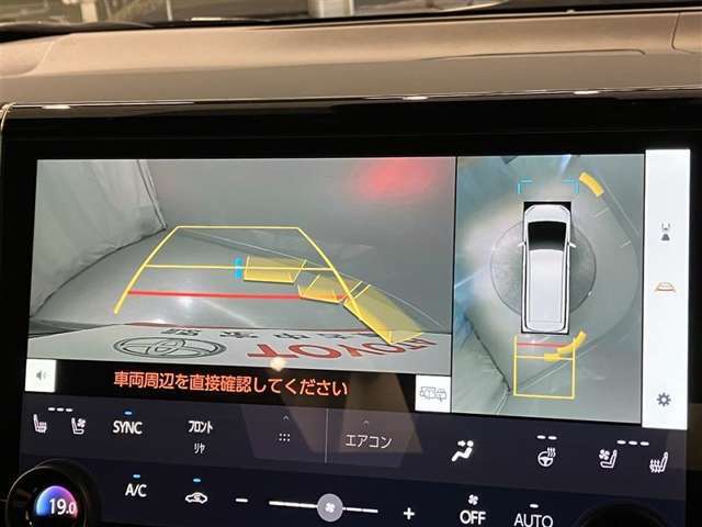 【バックガイドモニター】　車庫入れなど後進運転時に死角をモニターで確認ができて安全です♪　ステアリング操作の参考になるガイド線も表示しますので車庫入れがニガテな方も安心ですネ！