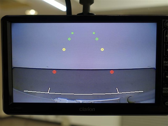 車両後方が全く見えないので便利なバックモニター付きです。