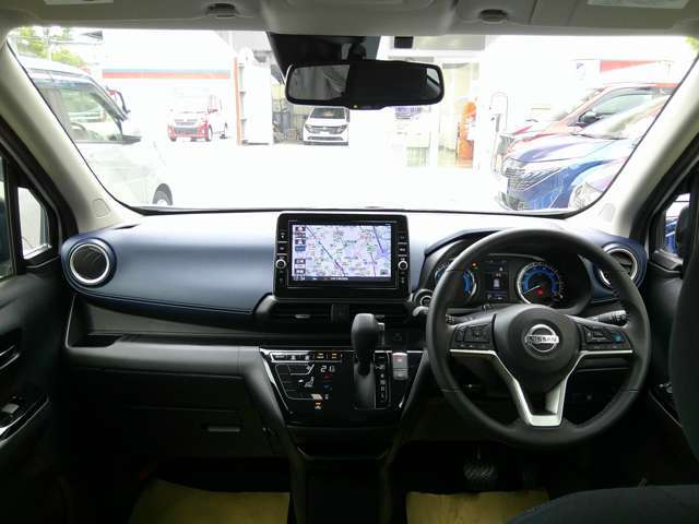 室内広々♪視界も広く運転しやすい♪