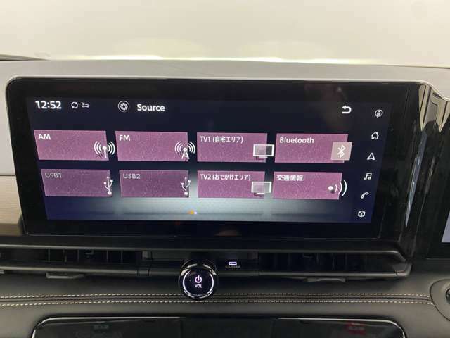 12.3インチ ワイドディスプレイ NissanConnectナビゲーションシステム（地デジ内蔵）を装備しています。