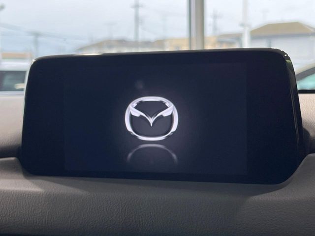 【マツダコネクトナビ】車内の雰囲気にマッチした一体型タイプのナビ。各種車輌設定やBluetooth再生等、様々な機能が楽しめます。直感的なダイヤル操作が可能で、使い勝手も良好です。