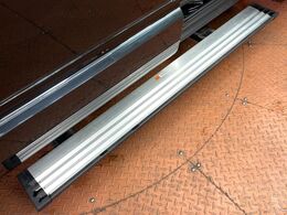 【電動サイドステップ】車高の高いお車でも、これがあれば小さいお子様の乗り降りも楽々♪スライドドアと連動して作動する為、煩わしい操作は不要です！