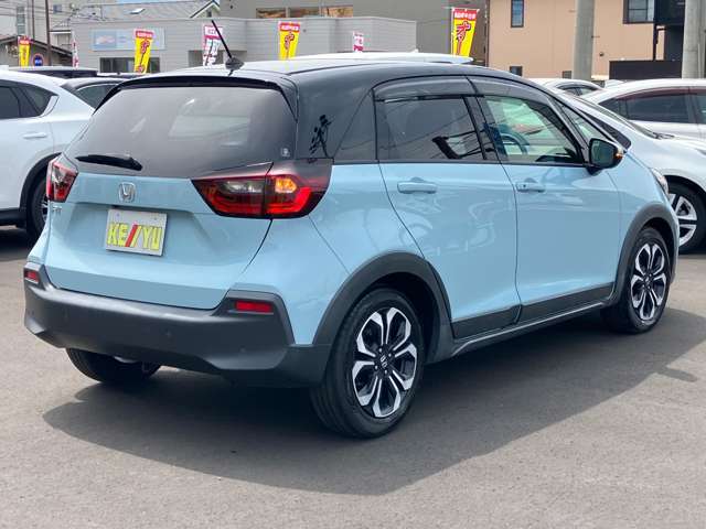 ケーユーでは充実した保証を提供するため、一般的な中古車販売店と一線を画し、整備費用を別建てで考え保証内容の充実を目指しています。納車前整備を実施頂いた車両には消耗品を含む保証が付いてきます。