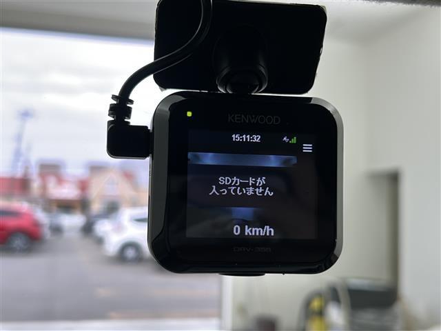 【ドライブレコーダー】映像・音声などの運転中の記録を残します。事故などを起こした起こされた時の証拠になりえますので、もしも時でも安心ですね。