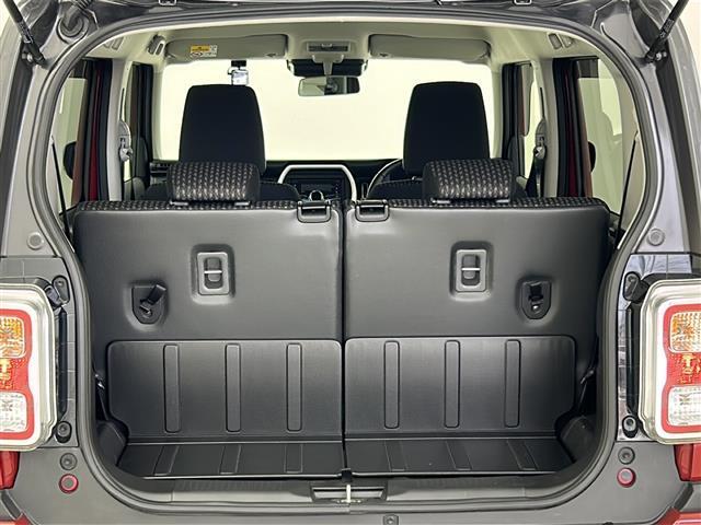【トランク】積み込みやすくて、たっぷり積める荷室です。シートアレンジできるものは、乗車人数と荷物の量や大きさによってシートを動かすことができるので、より快適なドライブが可能です！