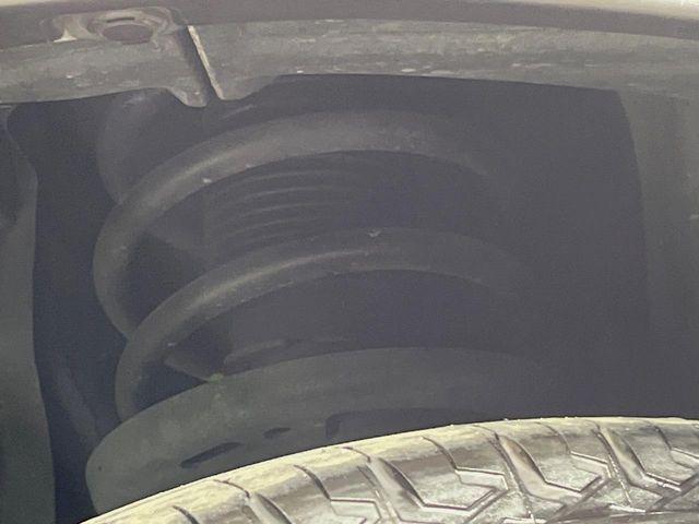 お車を安心してお乗りいただく為には、足回りの定期点検が欠かせません。サービスサポート（有償保証）では無料点検もご提供しており、安心のカーライフをお過ごしいただけるサポート体制が整っています。