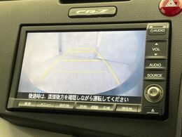 【バックカメラ】駐車時に後方がリアルタイム映像で確認できます。大型商業施設や立体駐車場での駐車時や、夜間のバック時に大活躍！運転スキルに関わらず、今や必須となった装備のひとつです！