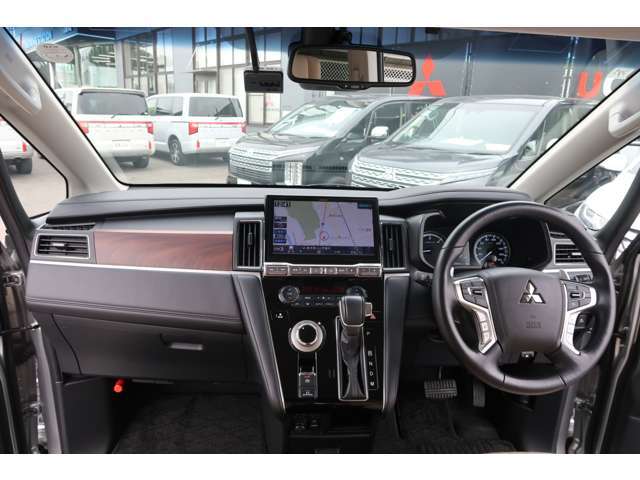 アルパイン製ナビ　オートエアコン　セレクトレバー　4WDスイッチ　電動駐車ブレーキ　ドライブレコーダー　レーダークルーズコントロール　ステアリングスイッチ　フロアマット