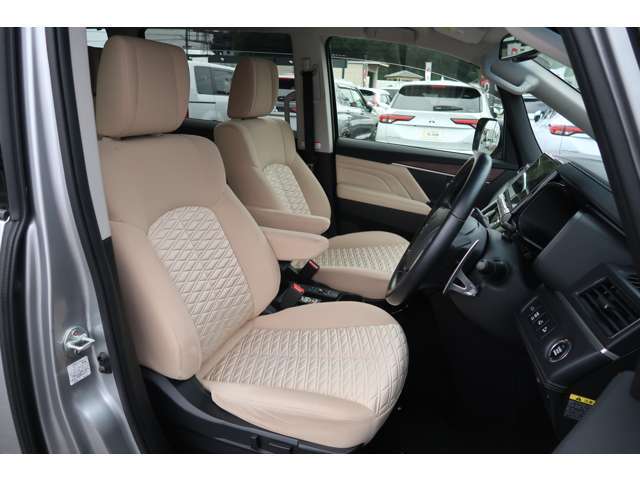 運転席電動シート　センターアームレスト　運転席助手席シートヒーター　フロアマット　パドルシフト　カーテンエアバック