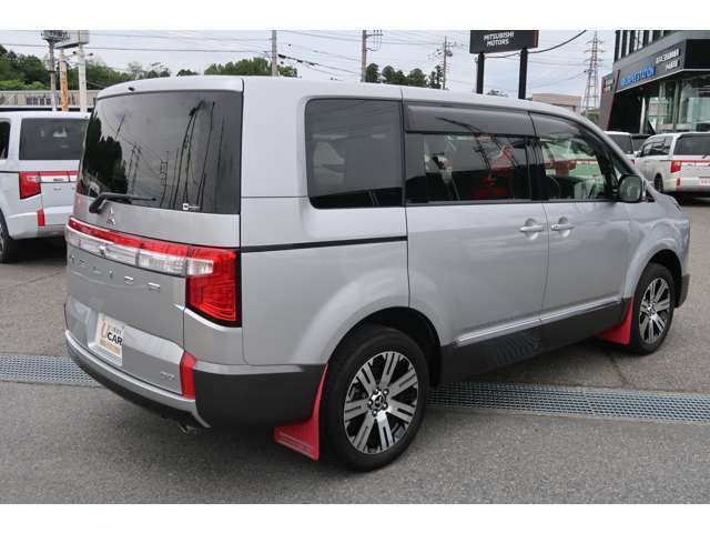 後側方車両検知警報　バック＆マルチアラウンドカメラ　ドアバイザー　電動駐車ブレーキ　マッドフラップ　両側電動スライドドア