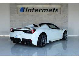 ■カーボンファイバーリアディフューザー■カーボンファイバーサイドシルフィン■アウターカーボンファイバー B-POST トリム■チタニウムエキゾーストパイプ■ブレーキキャリパー/Aluminium