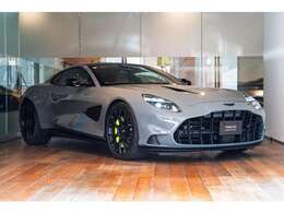 フロントデザインはONE-77から継承したデザインとなっております。