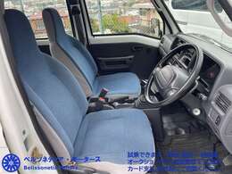 破れシミのない綺麗な内装です！