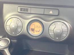 【オートエアコン】一度お好みの温度に設定すれば、車内の温度を検知し風量や温度を自動で調整。暑い…寒い…と何度もスイッチ操作をする必要はありません。快適な車内空間には必須の機能ですね♪
