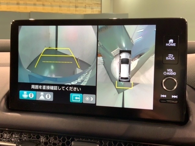 全方位モニターがついています！　車の周囲を360°安全確認できるので、普段の駐車はもちろんの事、縦列駐車や幅寄せの際にも活躍してくれますよ。