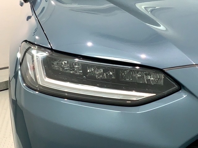 LEDヘッドライトは、点灯の瞬間から最大光量を発揮し、突然暗くなるトンネルなどでの安定感を高めます。