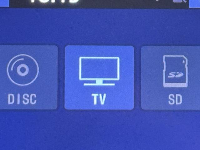 TVが見れるチューナーを装備しています。　新しい車でも付いていないことで、TVが見れない事も多々あるので要チェックです。