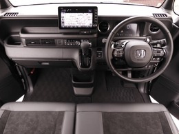 ◆視界広々で非常に運転しやすくロングドライブでも疲れを感じさせないすっきりとまとまったインパネ周りです。