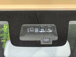【スズキ　セーフティサポート】走行中に前方の車両等を認識し、衝突しそうな時は警報とブレーキで衝突回避と被害軽減をアシスト。より安全にドライブをお楽しみいただけます。