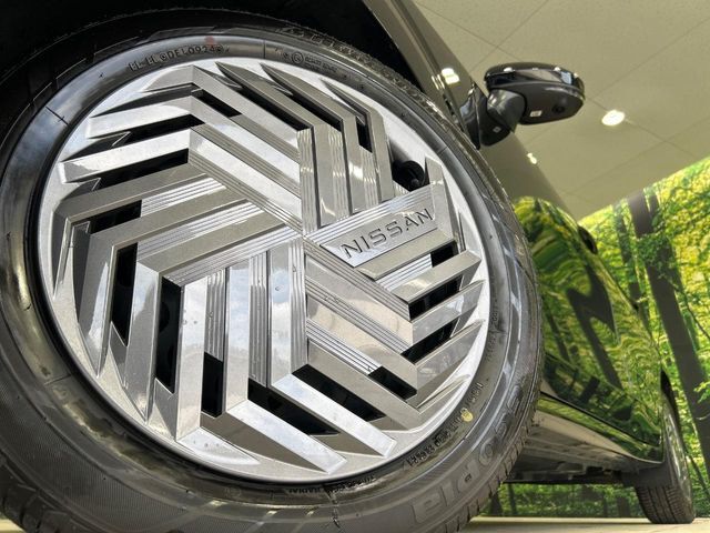 【純正16インチアルミホイール】外観にマッチした純正アルミホイールを装着しております。各種Aftermarketアルミホイールや、スタッドレスタイヤも取扱いしております。是非ご相談ください♪