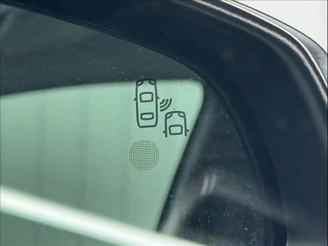 ブラインドスポットモニター搭載で後方から接近する車両にも簡単に気づけます。