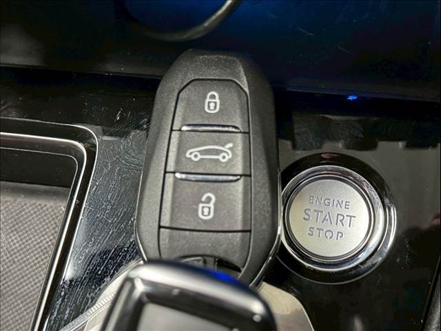 車内へのアクセス楽々、今や必須アイテムの「スマートキー」には、キー複製防止「イモビライザー」まで備わっております。