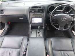 黒革シート、禁煙となます