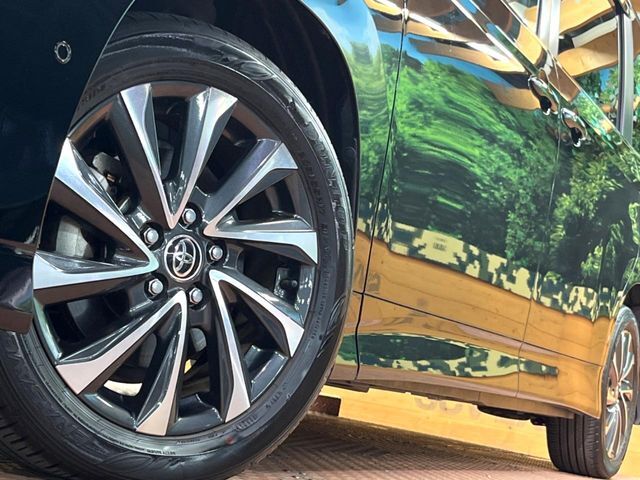 【純正17インチアルミホイール】外観にマッチした純正アルミホイールを装着しております。各種社外アルミホイールや、スタッドレスタイヤも取扱いしております。是非ご相談ください♪