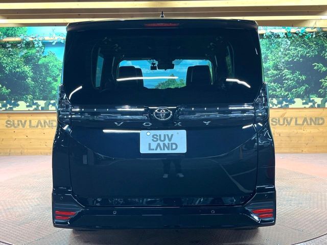 安心の最長10年・走行無制限保証（有償）をご用意。保証内容も充実はもちろん、無料点検＆オイル交換や、年中無休の全国・24時間ロードサービスも付帯されておりますのでご安心下さい。