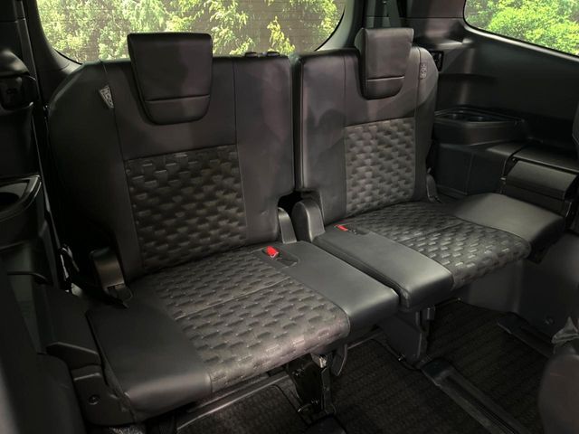 3列目シートはもちろん状態良好☆大人でもゆったりと座って頂けますので、大人数でのお出かけもラクラクです♪ご家族で、気の知れた仲間で、ドライブに行くのが楽しみですね♪