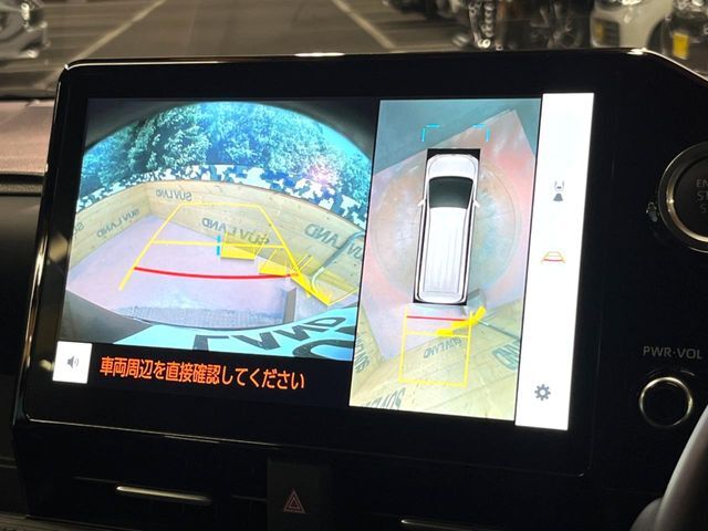 【パノラミックビューモニター】専用のカメラにより、上から見下ろしたような視点で360度クルマの周囲を確認することができます☆死角部分も確認しやすく、狭い場所での切り返しや駐車もスムーズに行えます。